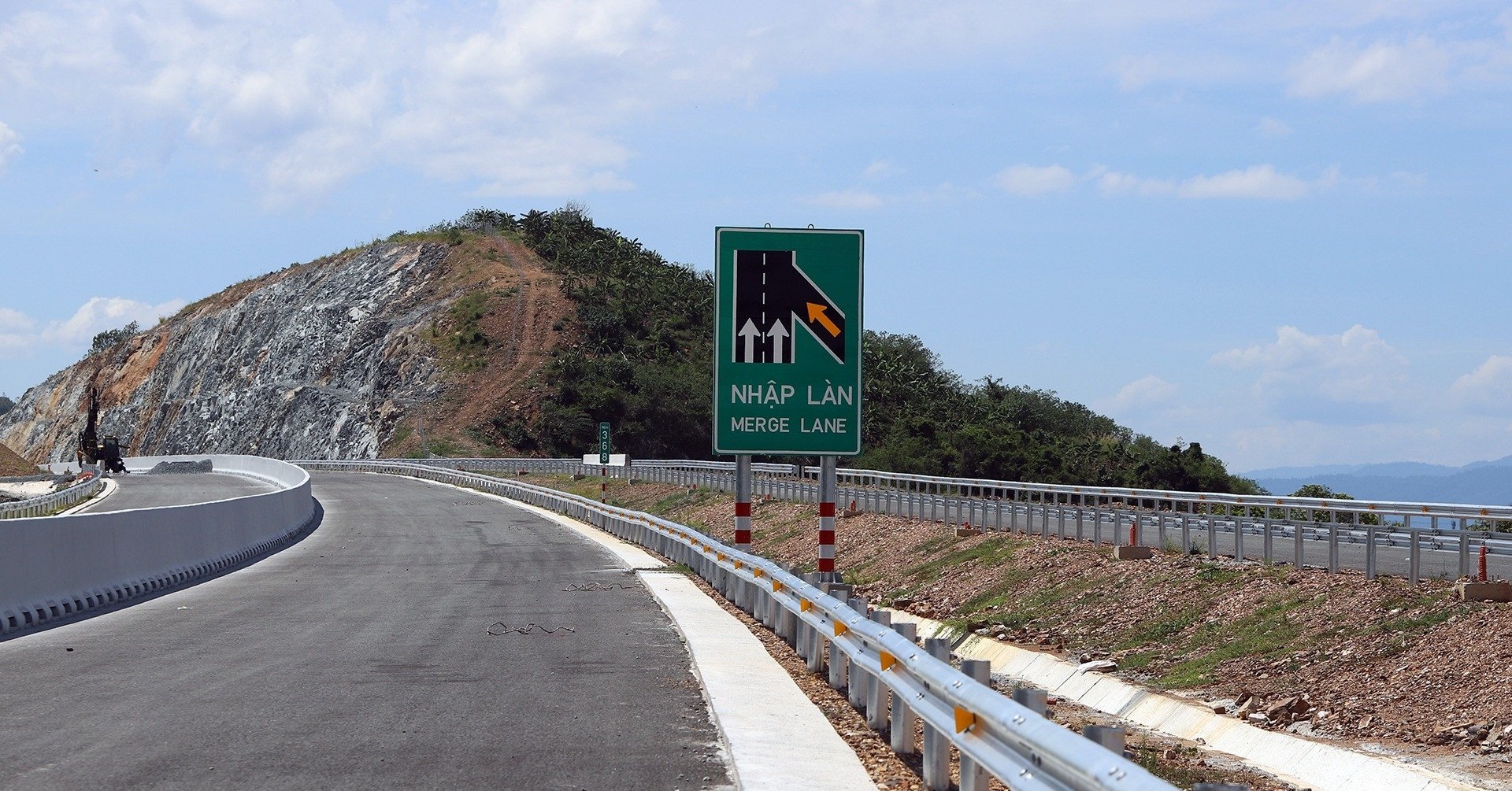 Projet de mise en service de près de 70 km d'autoroute à travers Khanh Hoa avant le Nouvel An lunaire