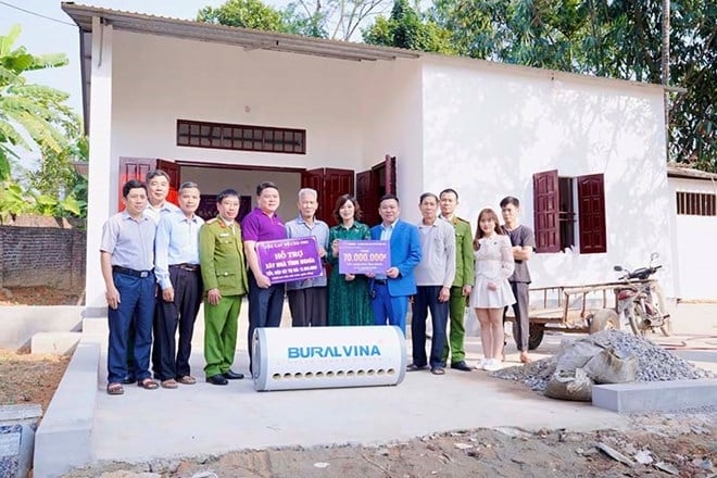 Jóvenes emprendedores se unen para construir casas de beneficencia