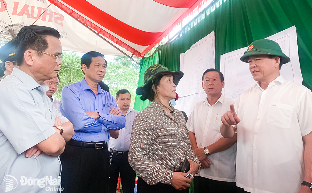 Provincial Party Secretary Nguyen Hong Linh surveyed the Suoi Dam project, Trang Bom District.