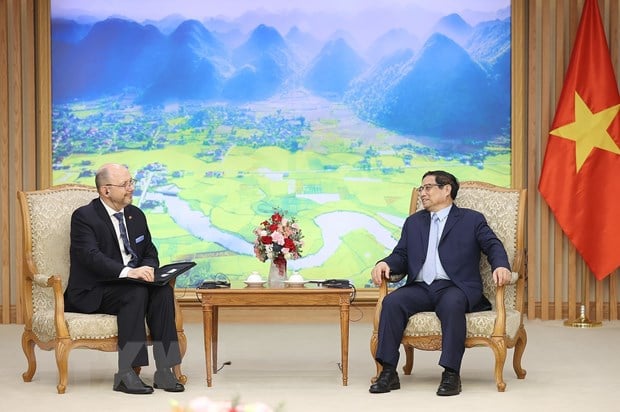 Premierminister Pham Minh Chinh empfängt den Schweizer Botschafter in Vietnam, Thomas Gass. (Foto: Duong Giang/VNA)