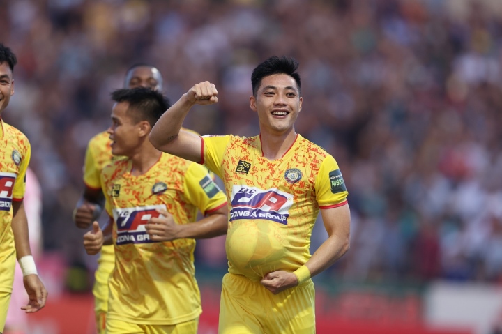 Fútbol en vivo Thanh Hoa Club 1-1 Hanoi Police Club: Marcador del equipo visitante: 2