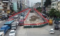 La calle Kim Dong tiene una valla de 26 metros de ancho, lo que restringe el ingreso de ciertos tipos de vehículos.