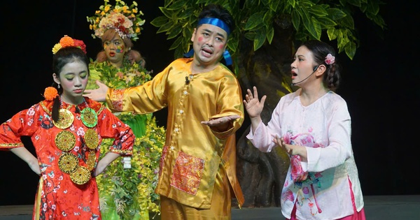 People's Artist My Uyen is delighted with the Tet plays "The Magic Pen" and "Despite Beauty"