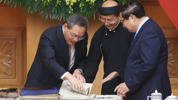 [Photo] Vietnamese and Chinese Prime Ministers enjoy Quan Ho folk songs and Dong Ho folk paintings