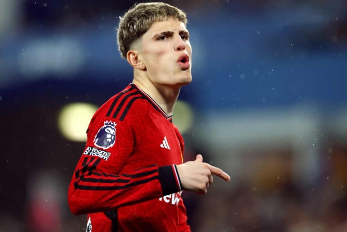 Garnacho celebrates scoring the opening goal in Man Utd's 3-0 win over Everton at Goodison Park in round 13 of the Premier League on November 26. Photo: Reuters