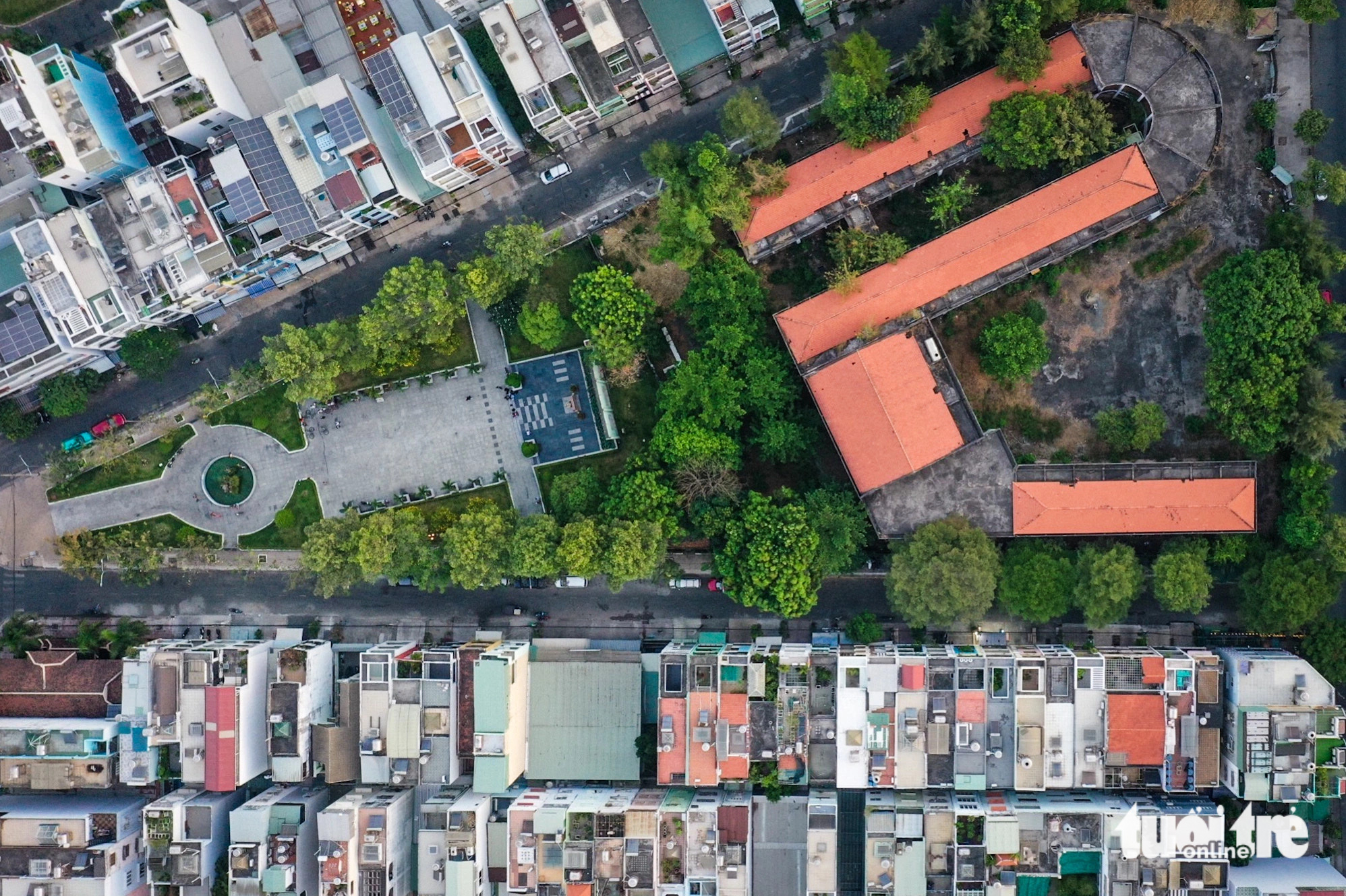 People living near the school want the school to be rebuilt or turned into a park.