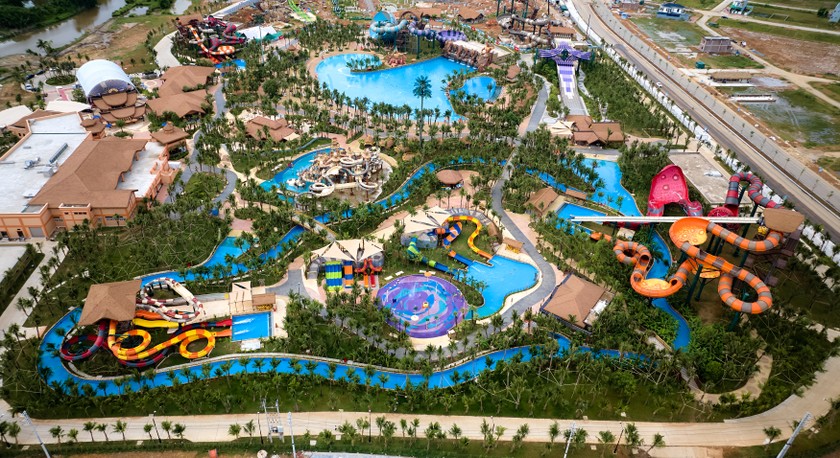 Sam Son Water Park là một trong những công viên ngoài trời có tổng mức đầu tư và diện tích lớn hàng đầu miền Bắc.