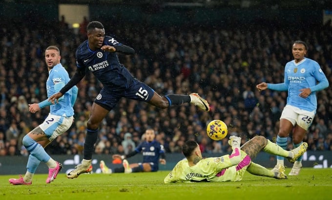 Jackson (No. 15) perdió una oportunidad en una situación cara a cara con el portero Ederson al comienzo de la segunda mitad. Foto: AP