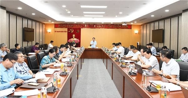 Minister and Chairman Hau A Lenh chaired the April 2024 leadership meeting of the Committee.