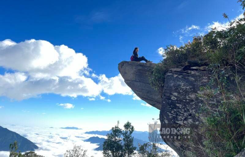 According to Mr. Anh, tourists need to have good physical strength for the long trip. They should prepare carefully before experiencing the cloud hunting journey.