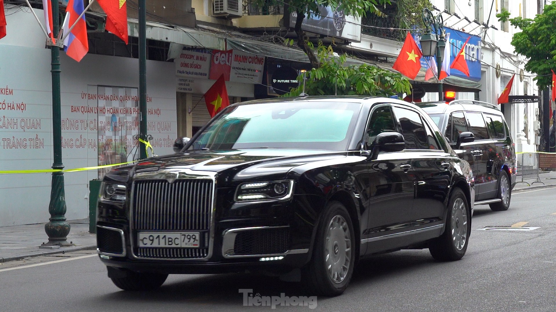 Details of the special vehicles escorting Russian President Putin during his visit to Vietnam, photo 4