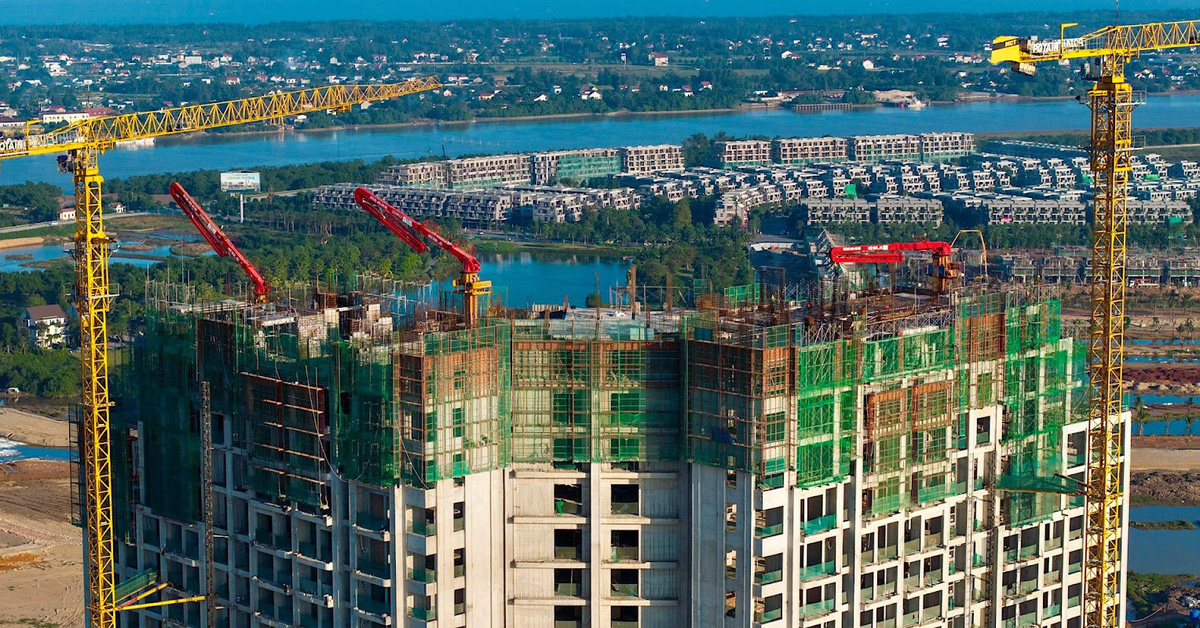 Topping out the most modern tower in Nghe An