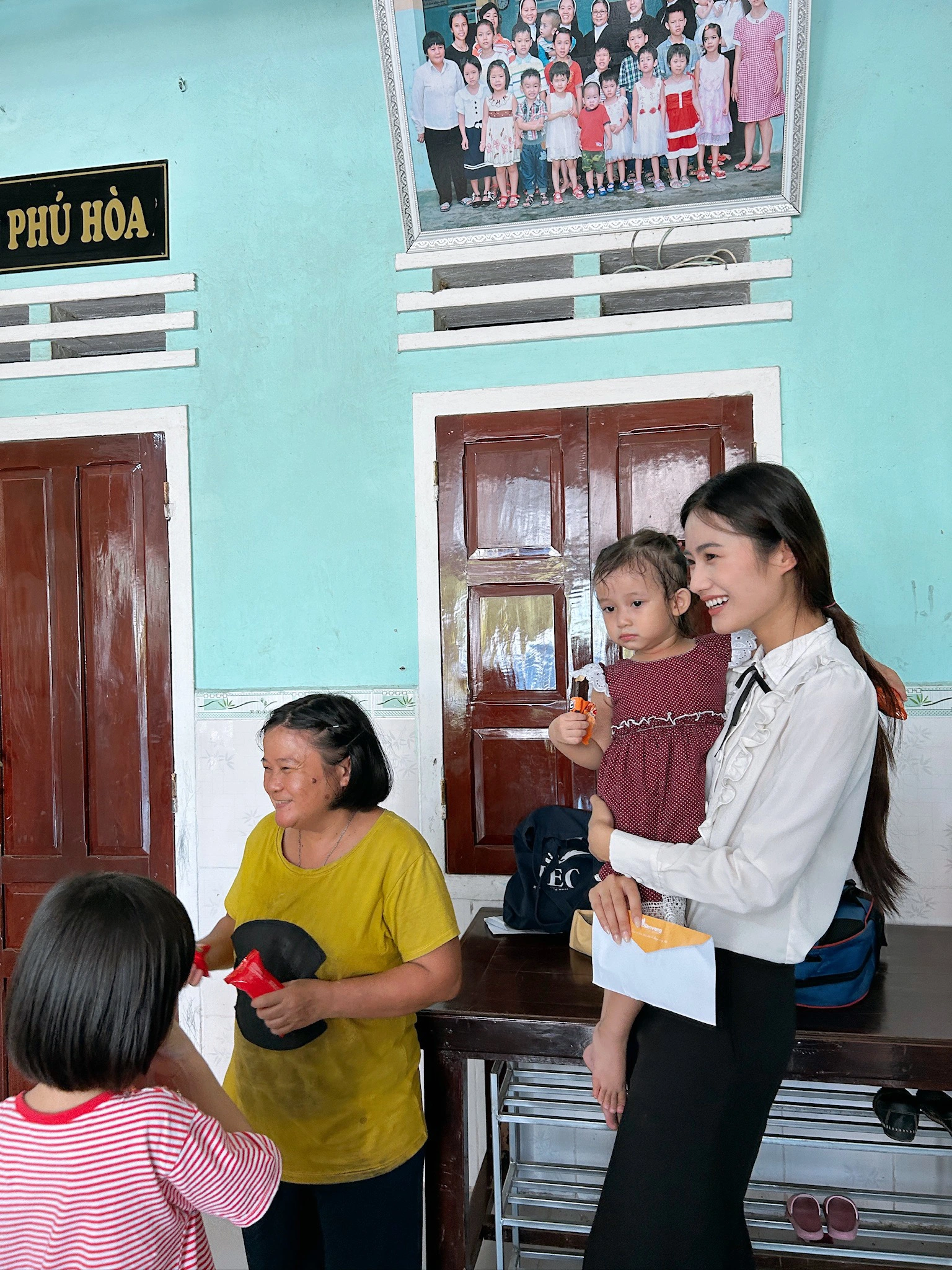 Thăm và ủng hộ Cô nhi viện Phú Hòa, Quảng Ngãi (2)
