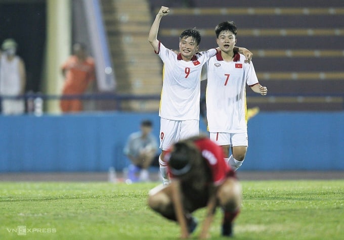 ゴック・ミン・チュエン（9位）は2得点を挙げ、2024年AFC U20女子選手権の予選2回戦、グループAの第2戦でベトナムがレバノンを3-0で破るのに貢献した。写真：ホアン・カ