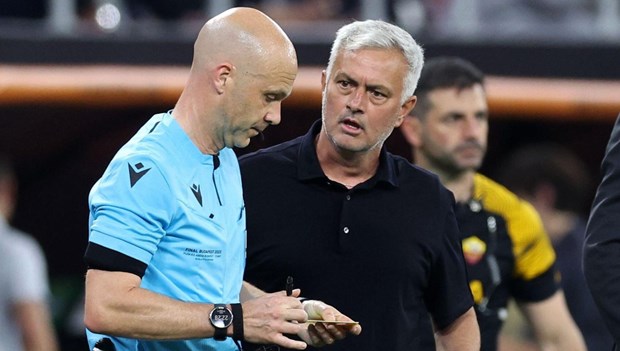 UEFA ermittelt gegen Trainer José Mourinho nach Vorwürfen der Schiedsrichterbeleidigung