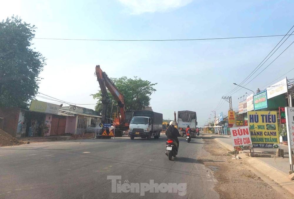 Sufriendo porque la mejora de 2 km de carretera no se ha completado en Binh Duong durante más de 3 años, foto 10