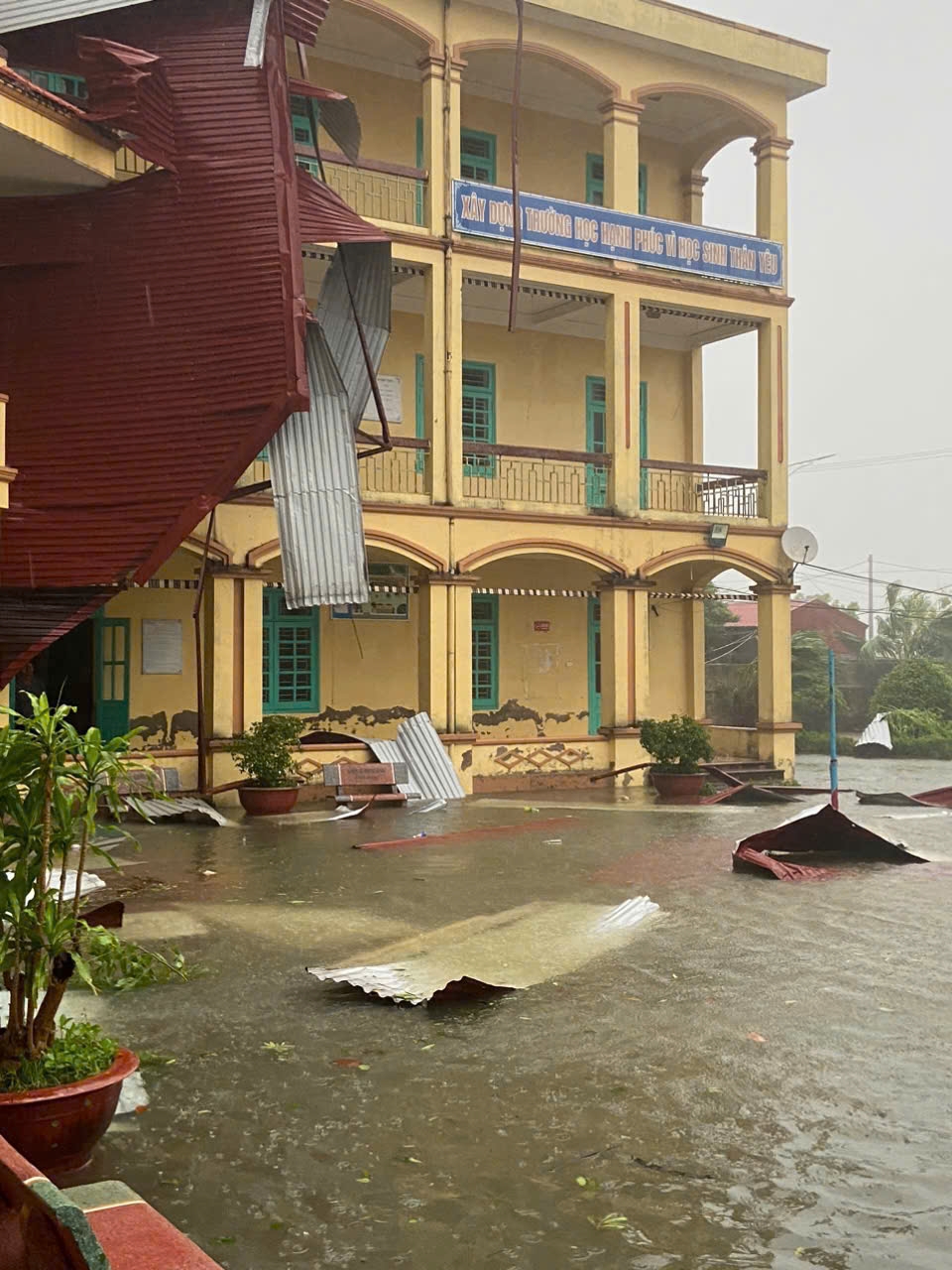 يتحسن النظام المدرسي تدريجيا. الصورة: فينه كوان