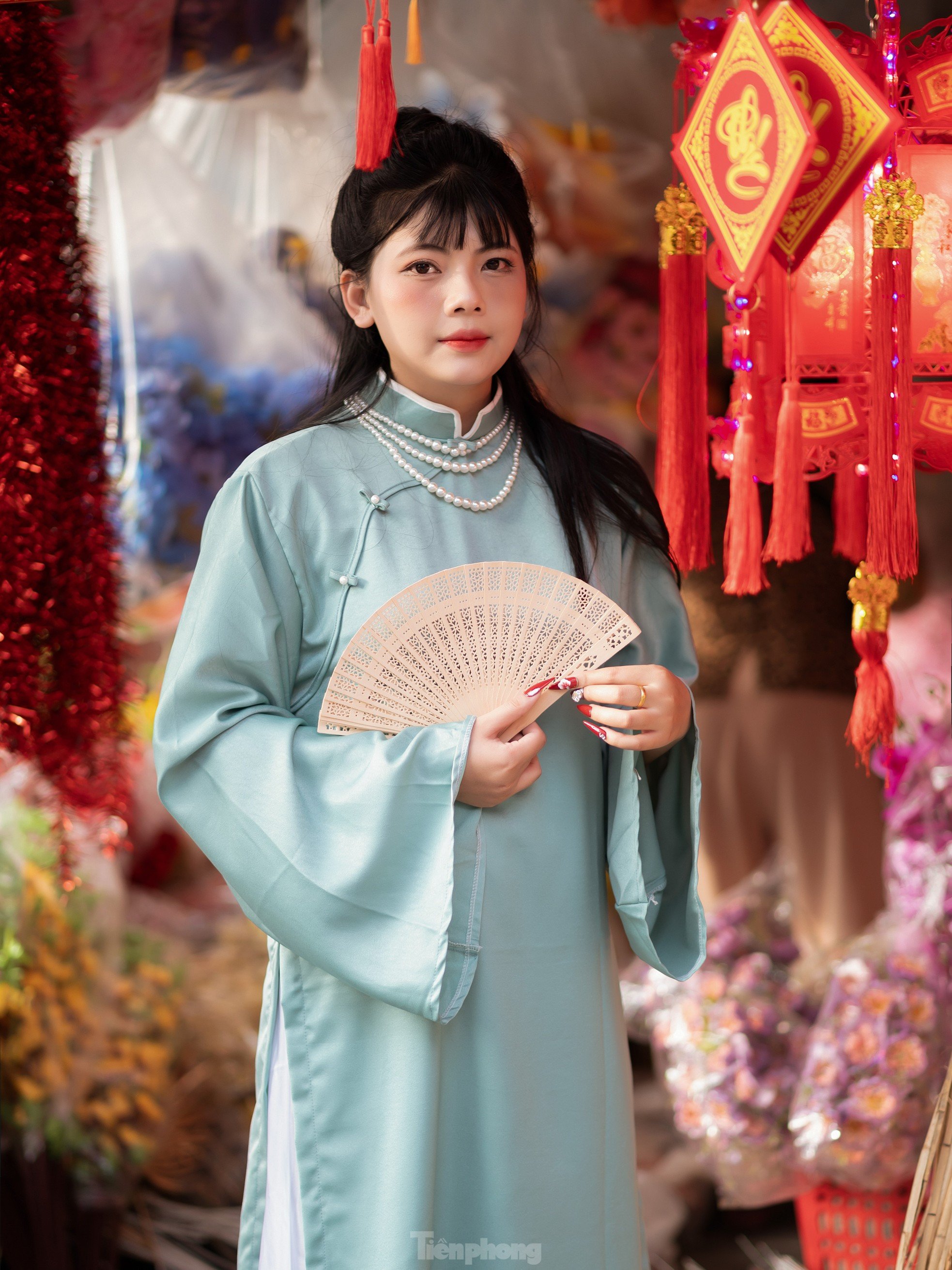 Le printemps arrive avec éclat dans la plus grande rue vendant des décorations du Têt à Nghe An photo 16