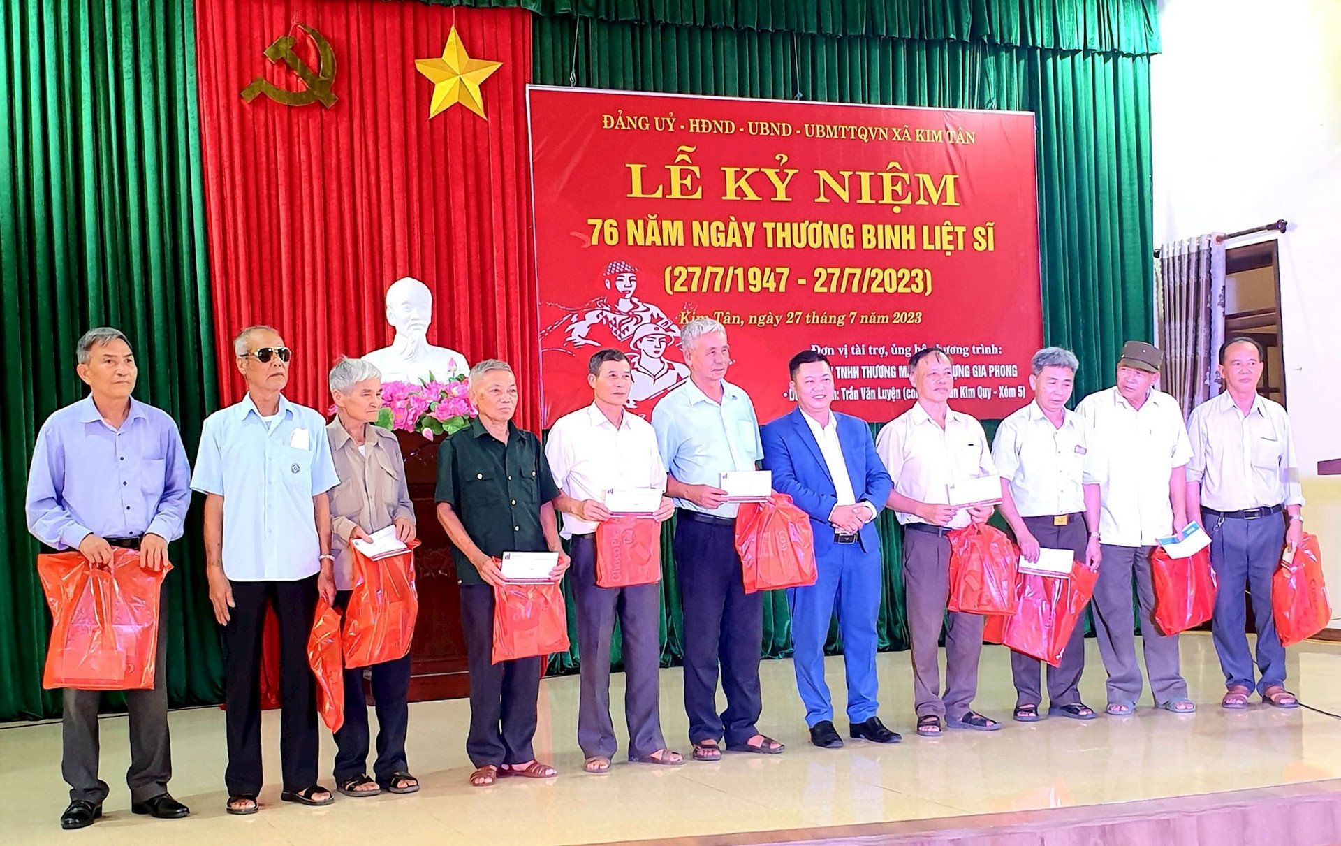 Periódico de Hanoi concientiza sobre cuestiones políticas en Ninh Binh, foto 1