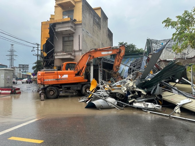 L'excavatrice s'est rendue par erreur au domicile de Mme Trang le matin du 10 août. Photo gracieuseté du NVCC