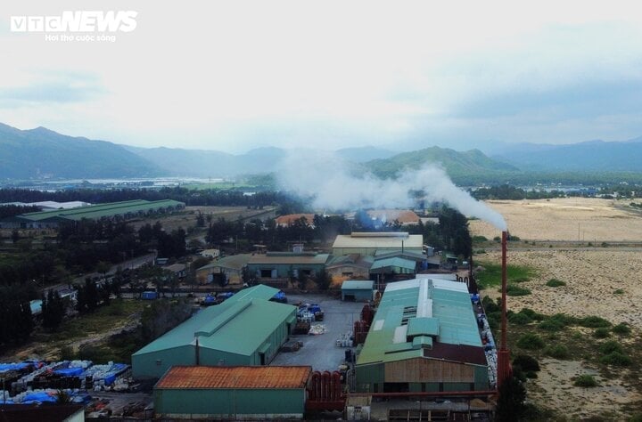 Chaque jour, les entreprises des parcs industriels déversent dans l'environnement des gaz d'échappement malodorants qui se dirigent vers les habitations.