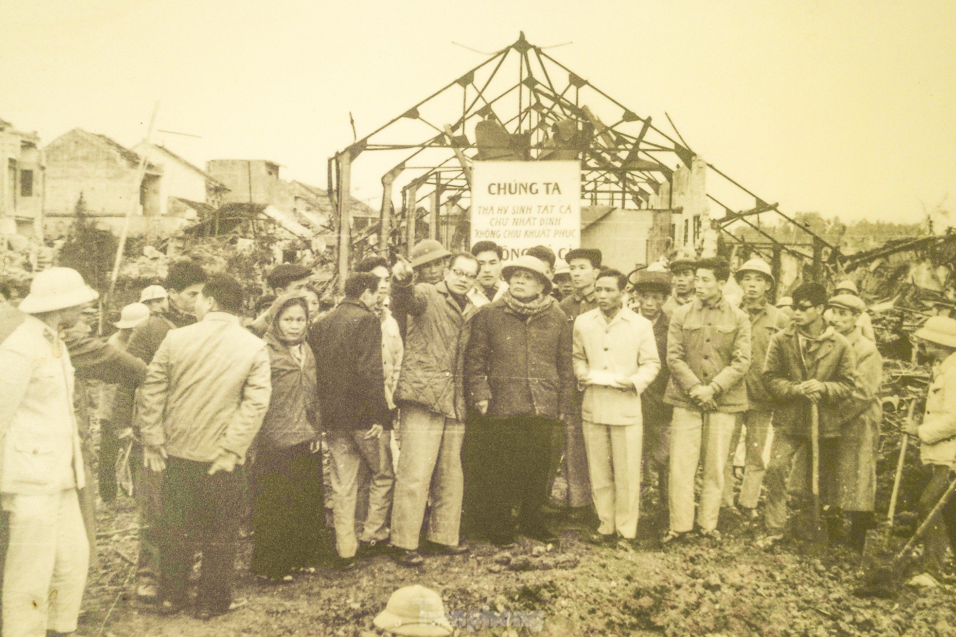 Nahaufnahme des besonderen Gemeinschaftshauses, das mit den revolutionären Aktivitäten von Präsident Ton Duc Thang in Verbindung steht, Foto 15