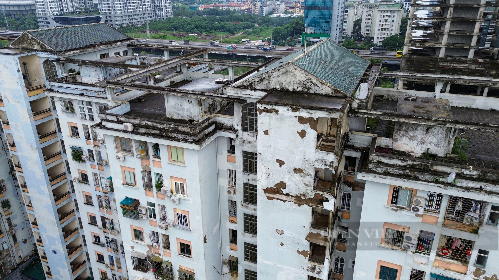 Khu nhà tái định cư lở loét nghiêm trọng nhưng giá bán vẫn gần 60 triệu đồng/m2 ở Hà Nội - Ảnh 3.