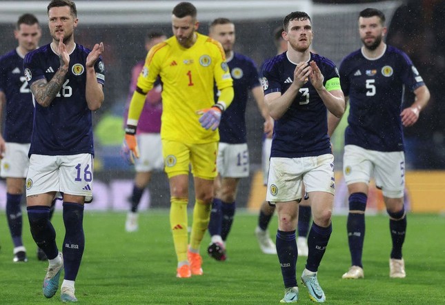 Malchanceux comme les supporters écossais : l'équipe locale a été éliminée de manière honteuse, des centaines de personnes ont été trompées en se rendant en Allemagne pour regarder l'EURO photo 2