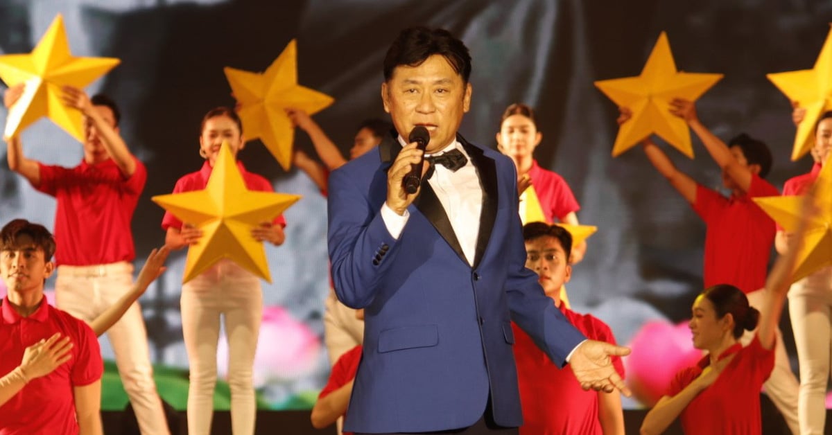 Thousands of people attended the National Day music night on Nguyen Hue walking street