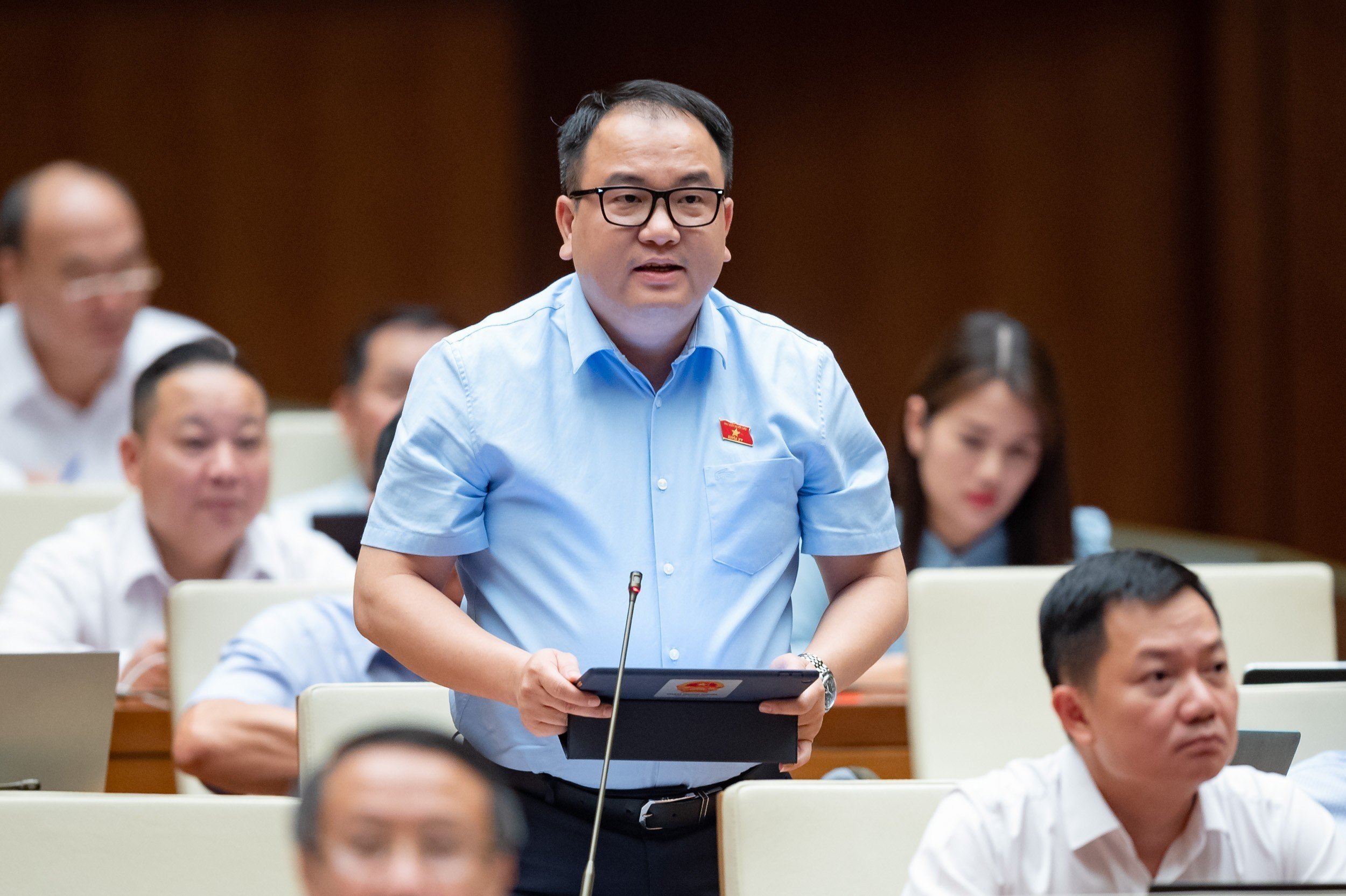 Dialog – Minister Hau A Lenh spricht über seine größte Sorge, als er zum ersten Mal auf dem heißen Stuhl sitzt (Foto 2).