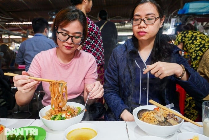Quán bánh đa chờ, ngày bán hơn 200 bát gần 30 năm tuổi ở Hà Nội - 9