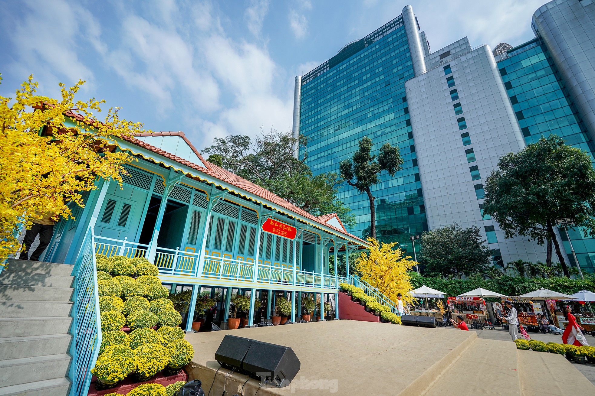 Les rues de Ho Chi Minh-Ville sont remplies de couleurs printanières photo 15