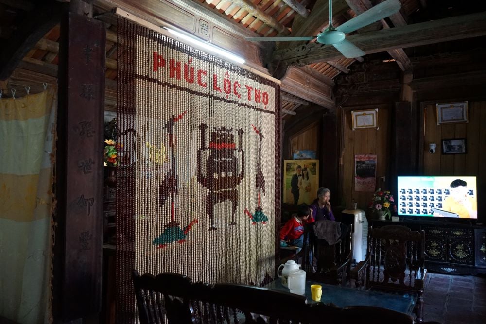 The house has an architecture of overlapping beams, rafters and overlapping beams and rafters. It is designed in the style of turning the threshold - a typical architectural style of ancient Vietnamese people, to create an airy, spacious space. Photo: Quach Du
