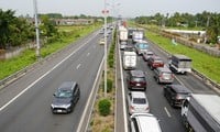 Des voitures sont entrées en collision, provoquant un embouteillage de 3 km sur l'autoroute Ho Chi Minh-Ville - Trung Luong