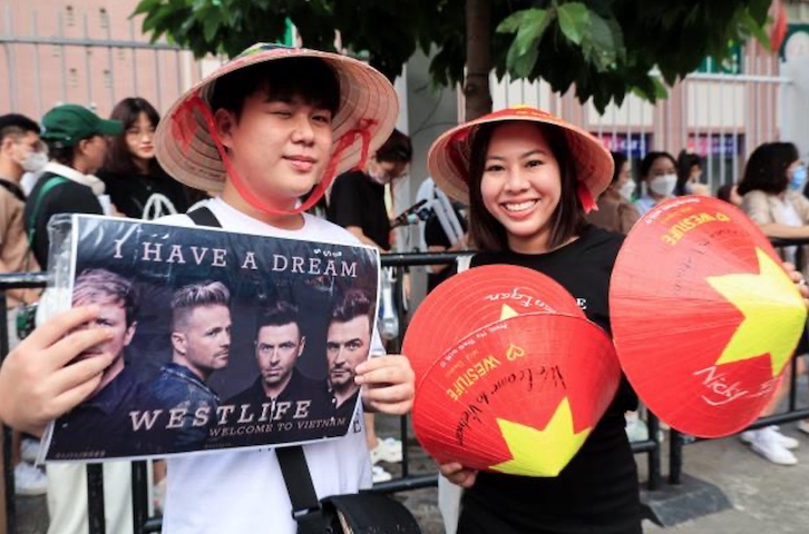 Fans are ready to have a blast before game time. Photo: VPBank