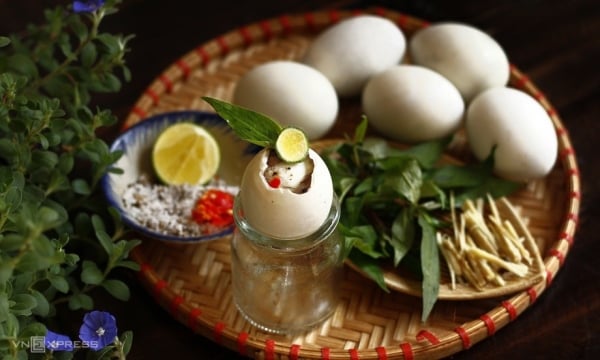 Comment manger correctement le balut ?