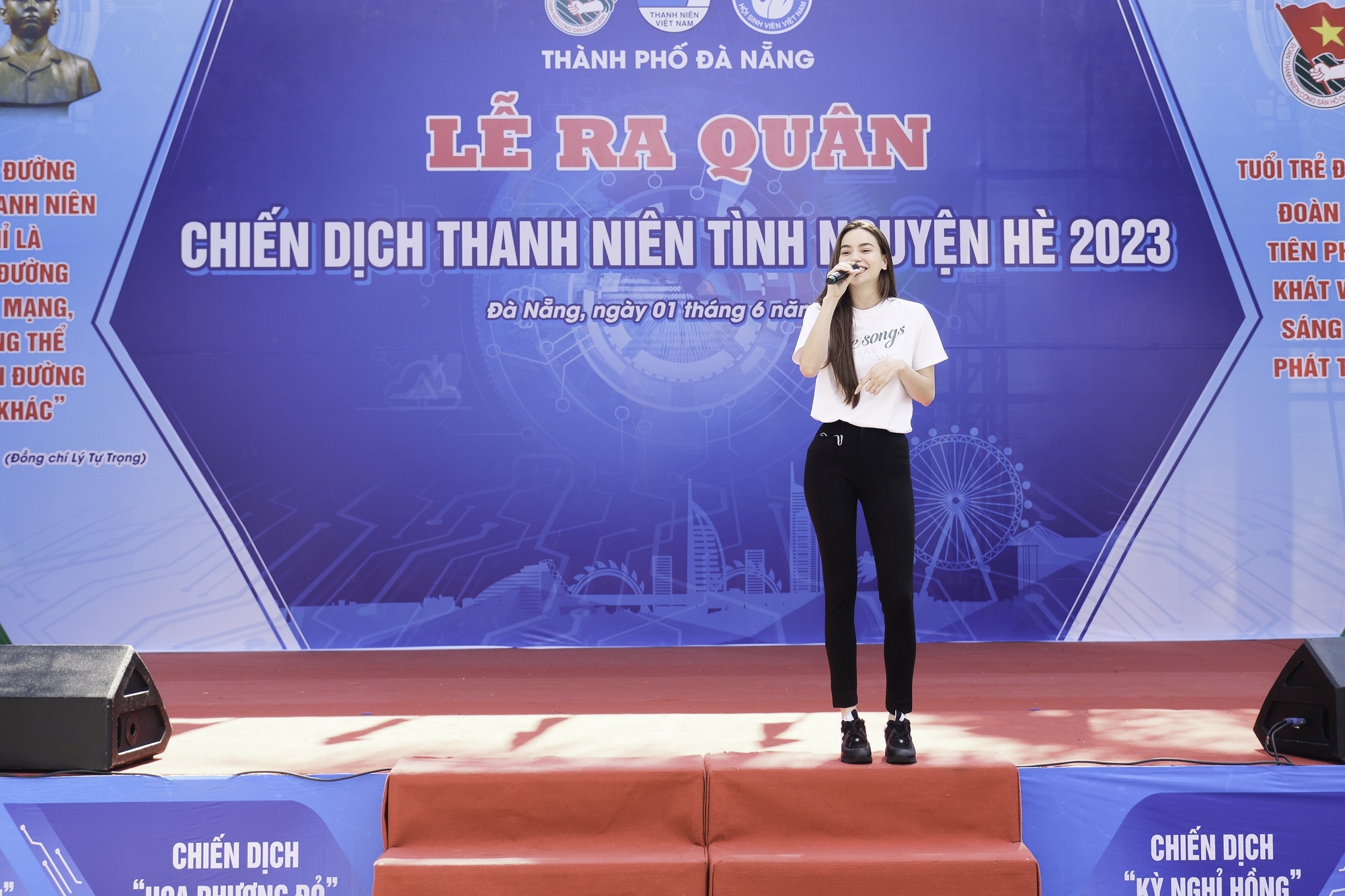 Hồ Ngọc Hà trao quỹ thiện nguyện 500 triệu đồng trước thềm liveshow 'Love Songs Đà Nẵng'   - Ảnh 2.