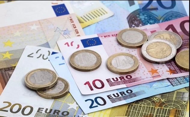 Giá trị đồng Euro thấp 'chưa từng thấy', kinh tế Eurozone chệch hướng vì lạm phát