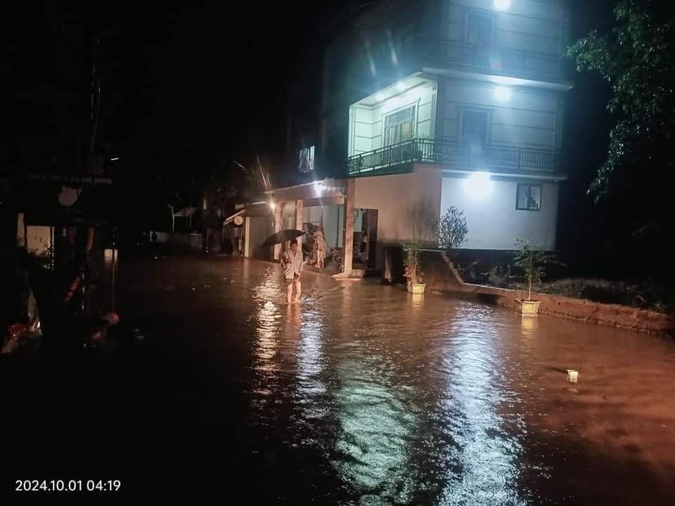 El agua subió después de la fuerte lluvia.