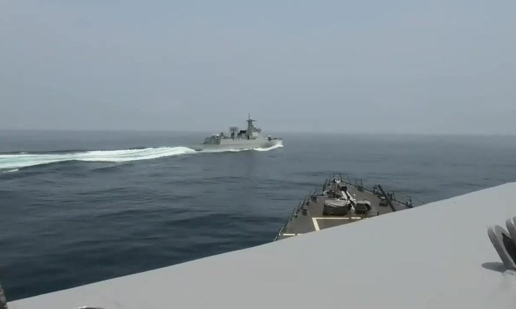 米、中国軍艦に駆逐艦の船首を切断される映像を公開