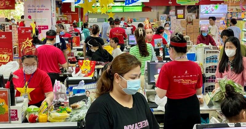 People in Ho Chi Minh City are bustling with shopping on the occasion of National Day September 2