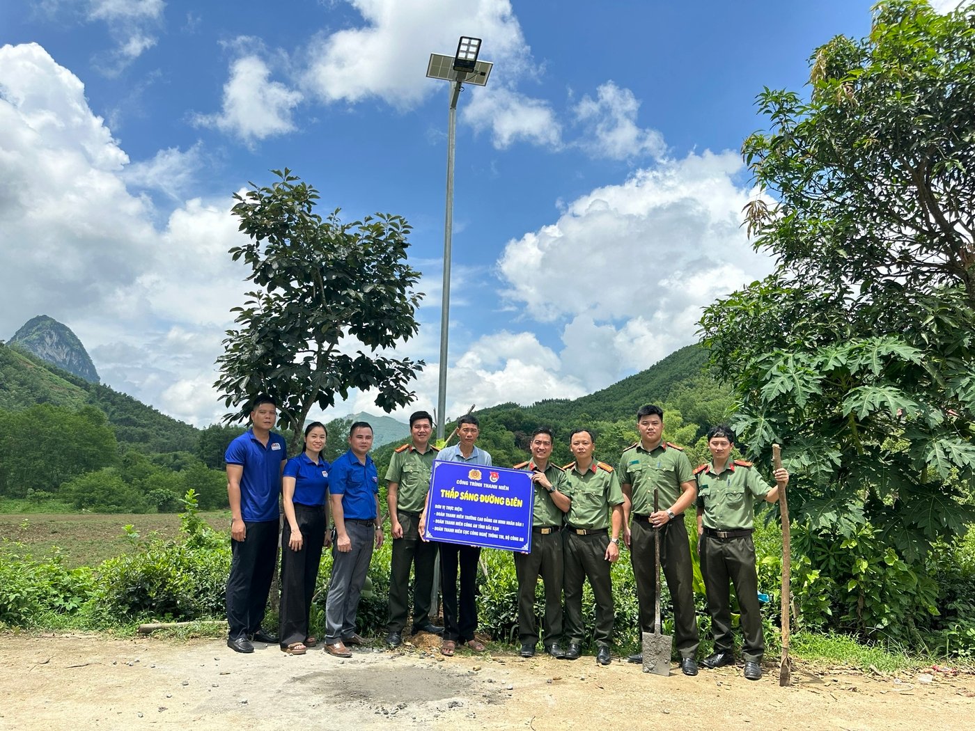 Nhiều công trình, phần việc ý nghĩa trong Chiến dịch "Thanh niên Công an tình nguyện" hè tại xã Quảng Chu ảnh 2