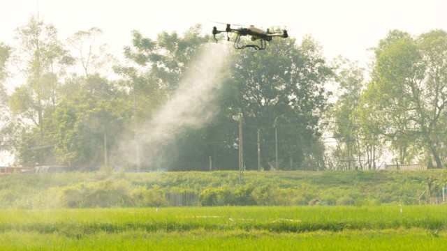 Nhiều lợi ích khi ứng dụng máy bay không người lái trong bảo vệ thực vật