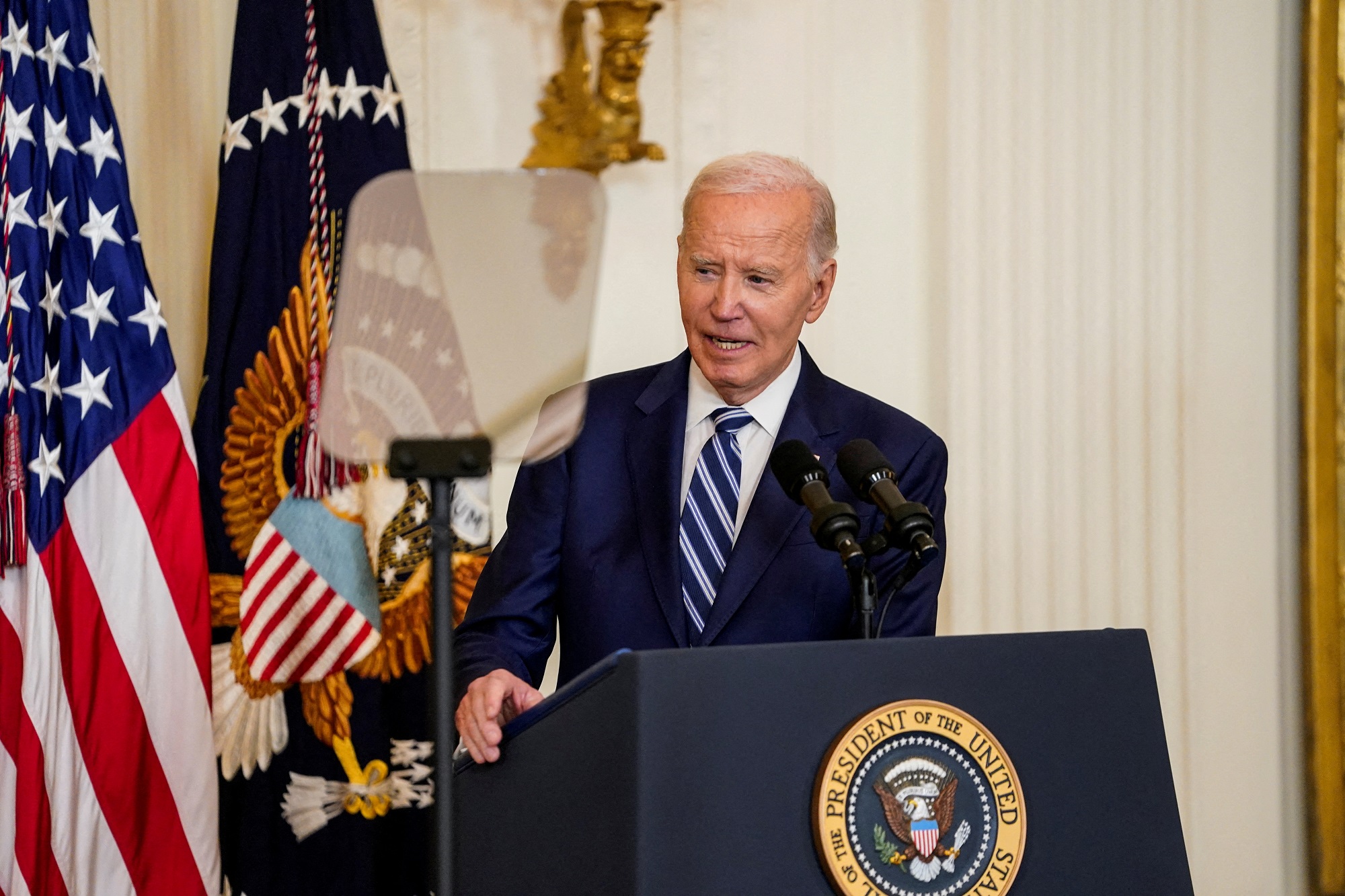 Ông Biden có động thái mới giúp 900.000 người di cư không bị trục xuất- Ảnh 1.