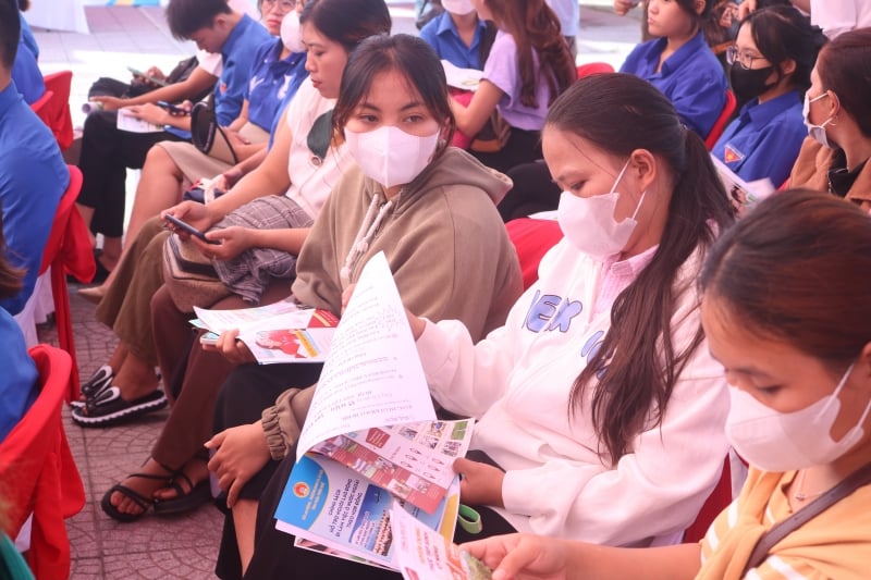 Thua Thien Hue demande d'accroître l'information sur le marché du travail étranger pour les travailleurs issus de minorités ethniques et pauvres