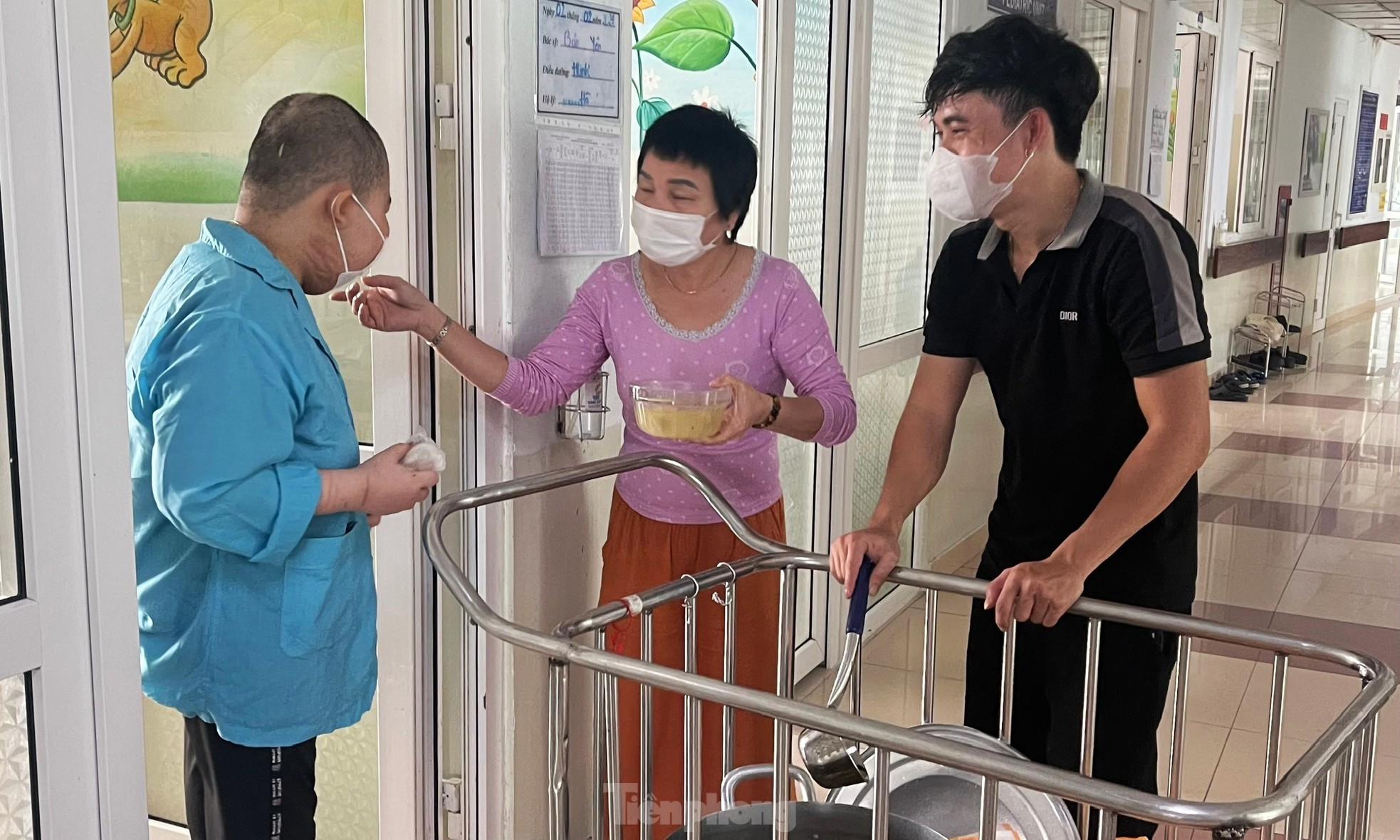 Jeune homme passionné par la cuisine pour les patients photo 16