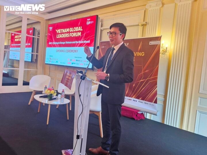 Prof. Dr. Nguyen Duc Khuong, Chairman of AVSE Global, delivered the opening speech at the forum. Mr. Khuong emphasized that the forum is an important event, creating a positive influence for Vietnamese people at home and abroad who want to act for a strong Vietnam.