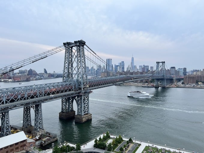 Die Williamsburg Bridge verbindet den East River von Brooklyn mit Manhattan, New York. Foto: AP