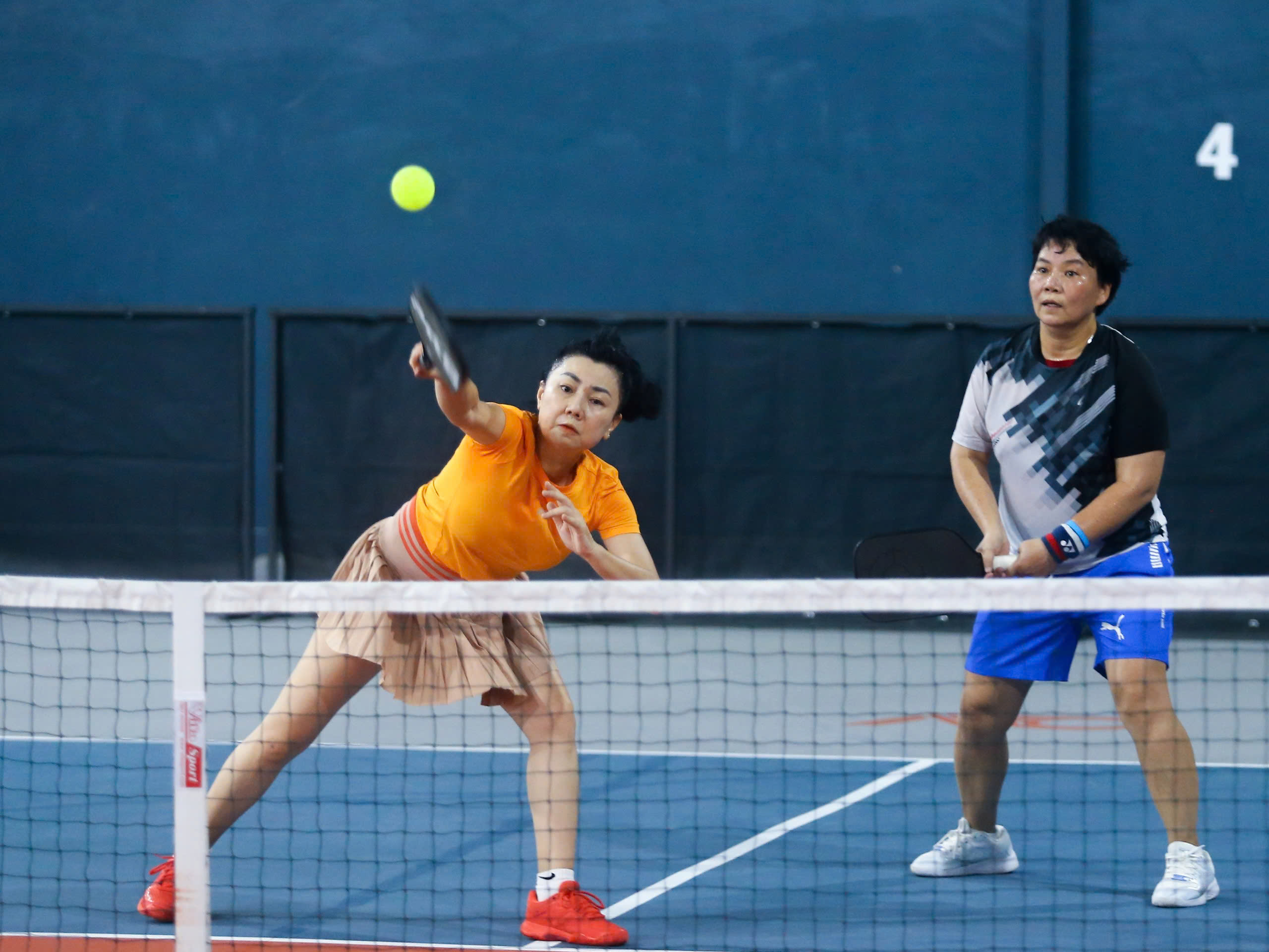 Tràn ngập tiếng cười ở giải pickleball dành cho người trên 50 tuổi- Ảnh 2.