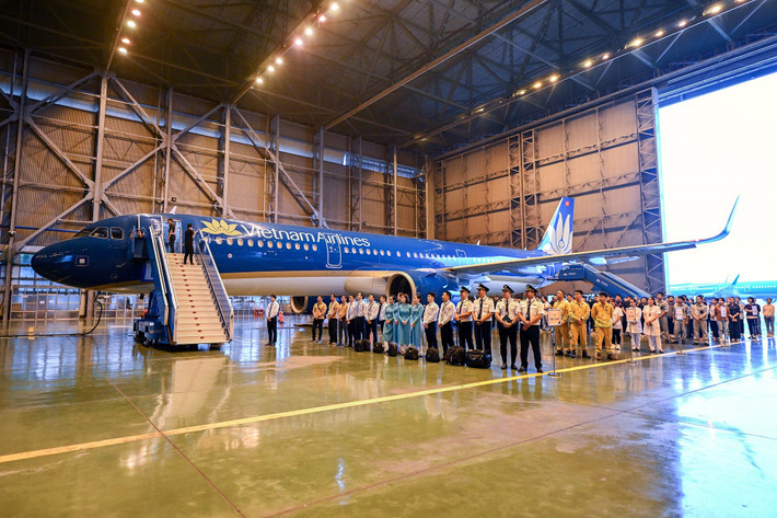 Vietnam Airlines practica procedimientos de escape de emergencia, lista para responder a todas las situaciones.